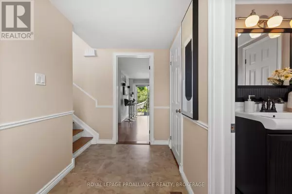 Loyalist (amherstview), ON K7N1B1,35 MANITOU CRESCENT E