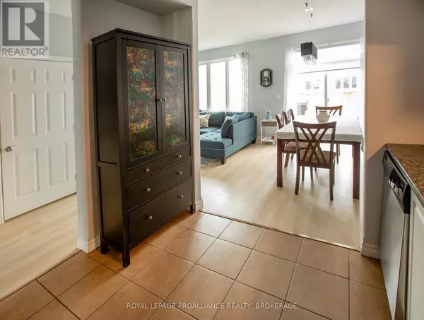 Kingston (rideau), ON K7K0C8,875 NEWMARKET LANE