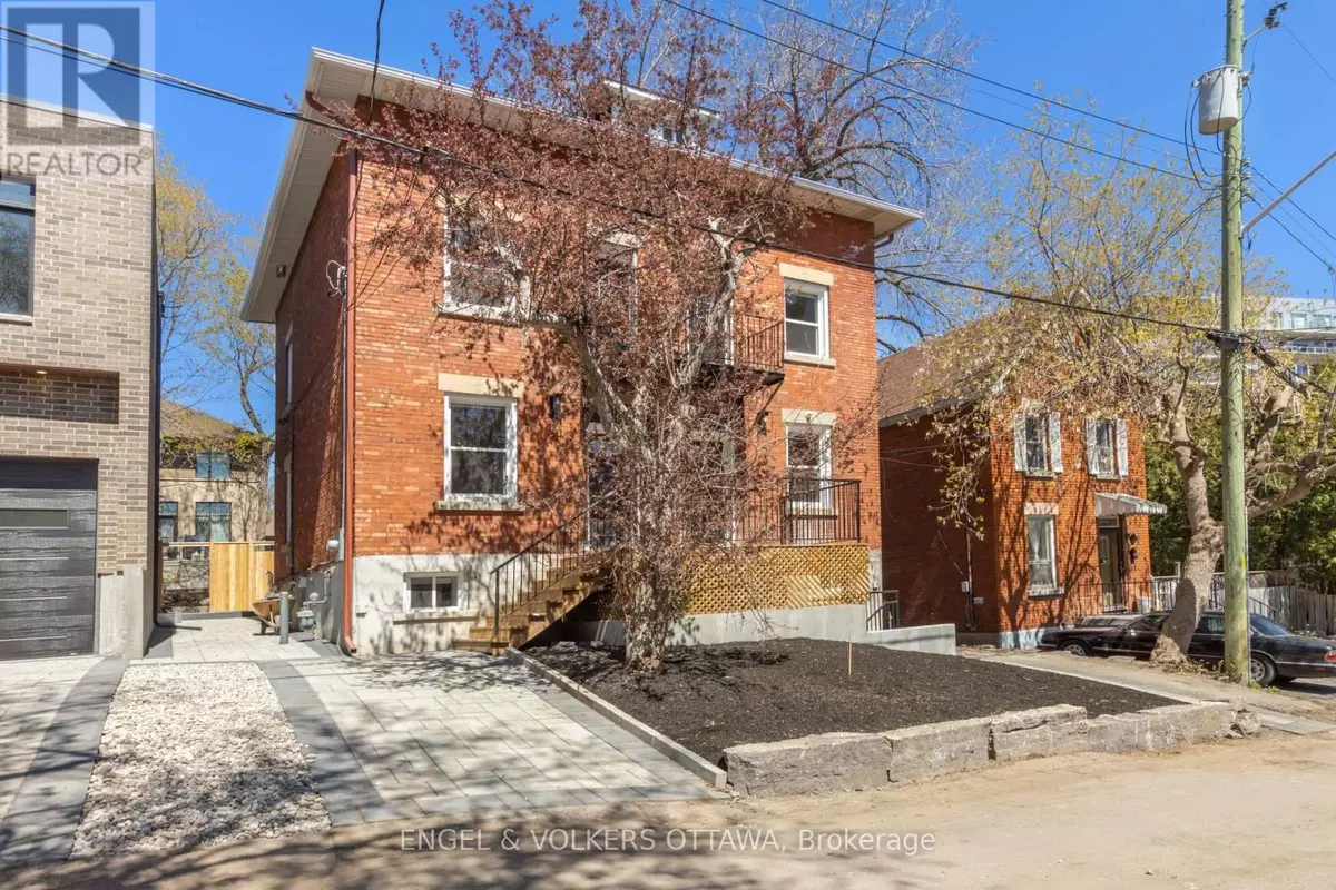 Ottawa, ON K1M1L1,449 Green AVE #2
