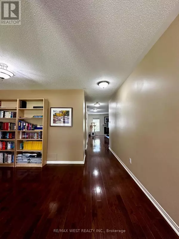 Ottawa, ON K2J4W4,119 DEERFOX DRIVE