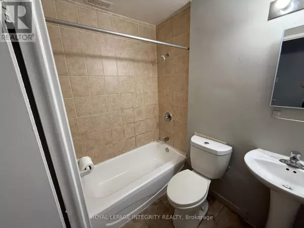 Ottawa, ON K1Z8H4,1435 Morisset AVE ## 016