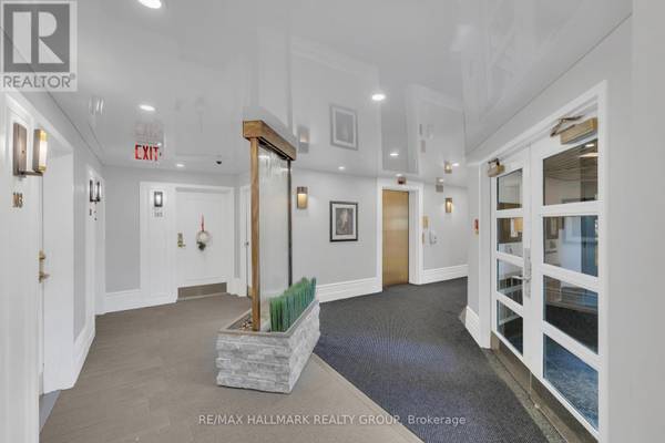 Ottawa, ON K1S5N3,550 Cambridge ST South #307
