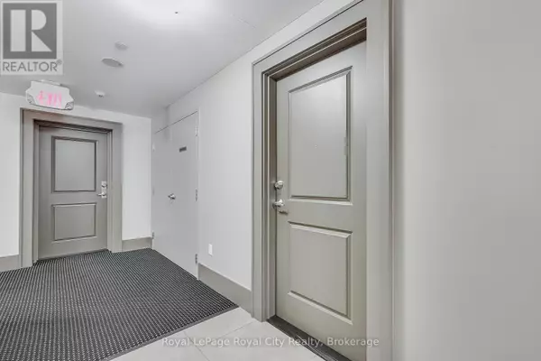 Guelph (downtown), ON N1H0A9,160 Macdonell ST #1005