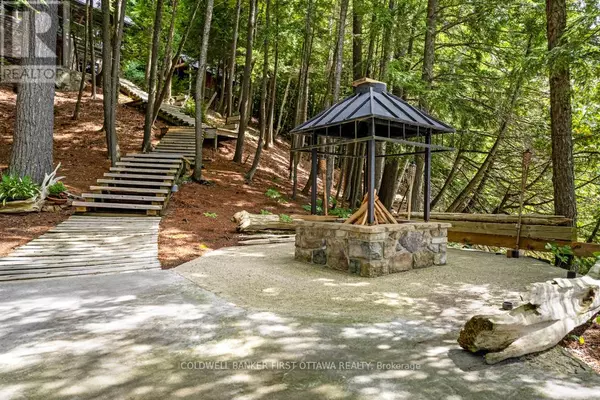 Frontenac (frontenac North), ON K0H2J0,2275 PALMERSTON LAKE