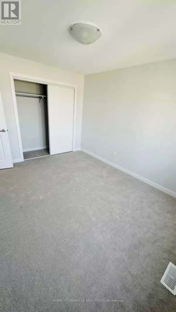 Ottawa, ON K2V0M4,755 FAIRLINE ROW