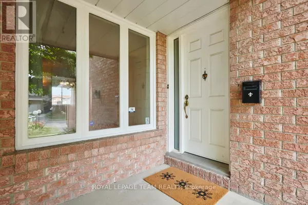 Ottawa, ON K2M1M4,16 CHICKASAW CRESCENT