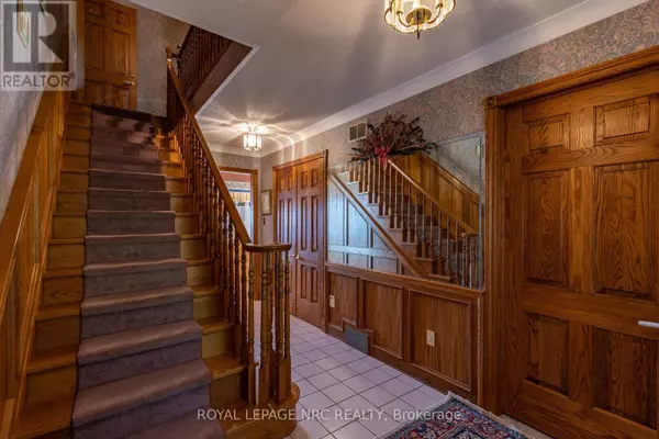 Port Colborne (main Street), ON L3K5Z9,3 ELMVALE CRESCENT