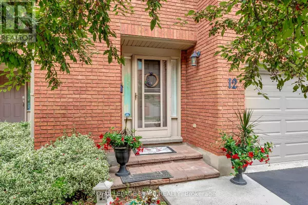 Hamilton (dundas), ON L9H6W2,30 Osler DR #12