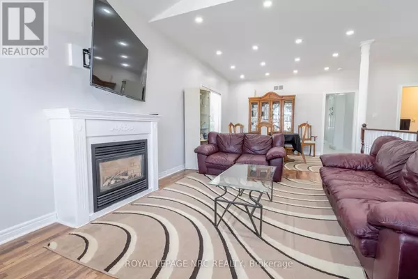 Thorold (confederation Heights), ON L2V5E2,63 HONEY LOCUST CIRCLE