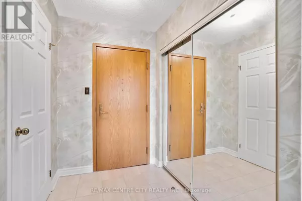 Waterloo, ON N2J4S2,4 Willow ST #808