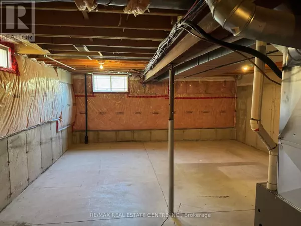 Grimsby (grimsby West), ON L3M0A7,27 HEMLOCK WAY