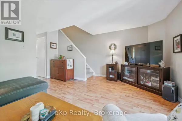 Guelph (junction/onward Willow), ON N1H7X5,40 Silvercreek Pkwy North #30