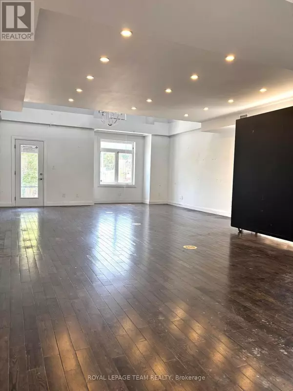 Ottawa, ON K1R5J9,551 SOMERSET STREET W