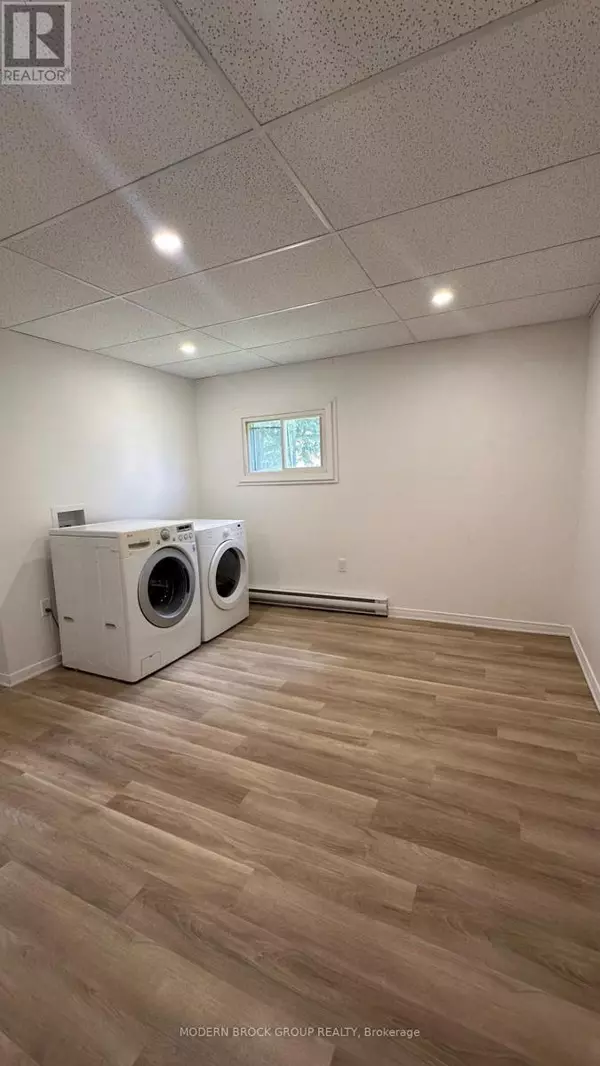 Athens, ON K0E1B0,6 VICTORIA STREET