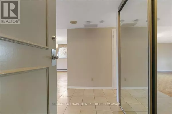Ottawa, ON K1H8P6,1705 Playfair DR #212