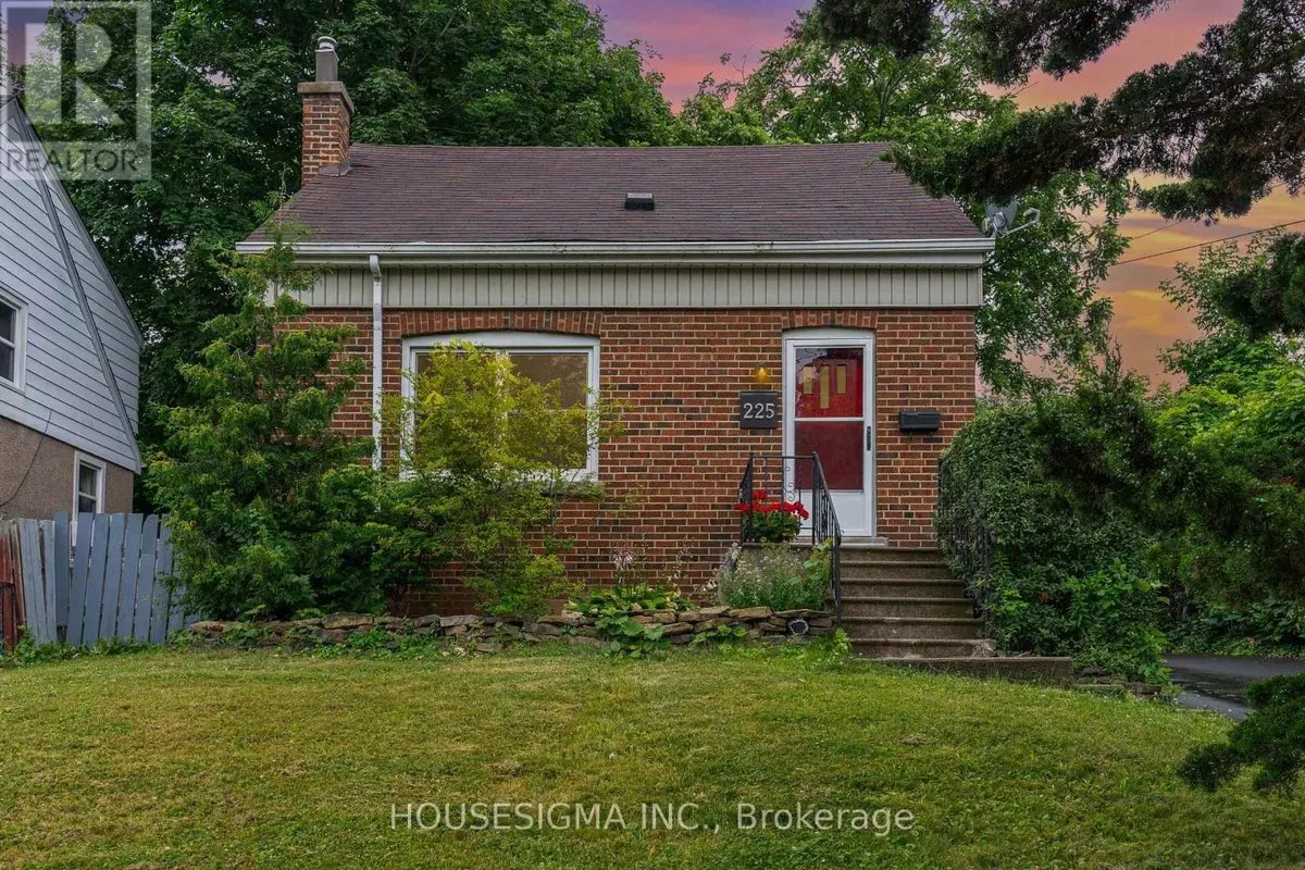 Hamilton (ainslie Wood), ON L8S2T9,225 BOWMAN STREET