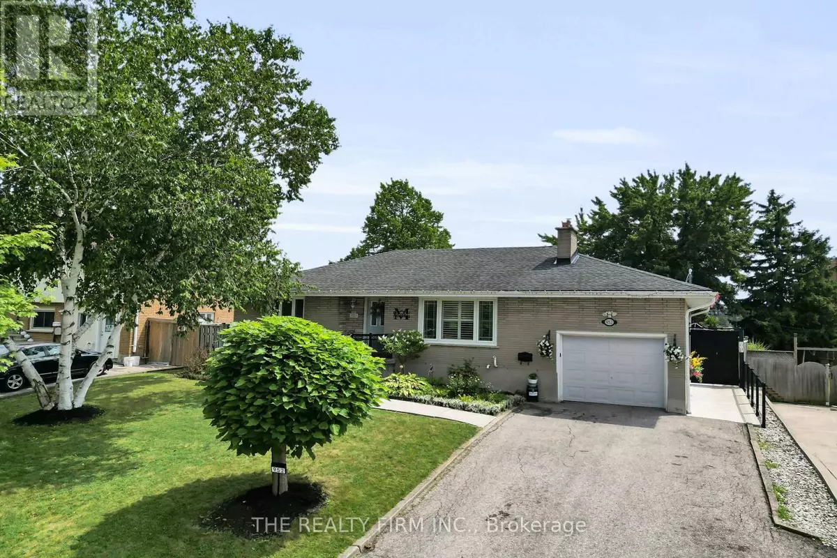 London South (south J), ON N5Z3H7,952 EAGLE CRESCENT