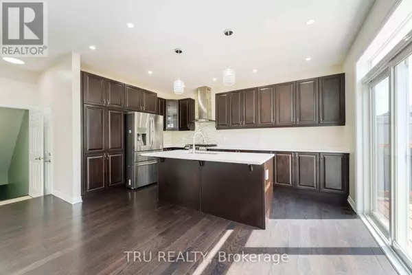 Ottawa, ON K2M0K3,352 MEADOWBREEZE DRIVE