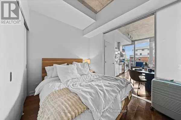 Ottawa, ON K2P1A4,340 Mcleod ST #741