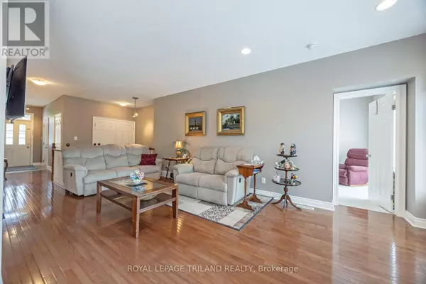 London North (north R), ON N6G5M1,578 McGarrell PL #19