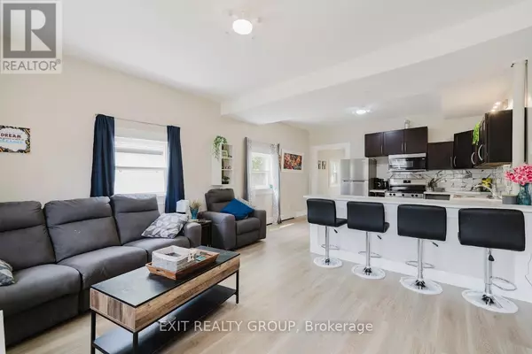 Belleville (belleville Ward), ON K8P1W8,32 STRACHAN STREET
