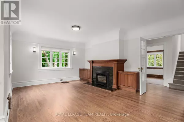 Ottawa, ON K1M0H8,308 MANOR AVENUE