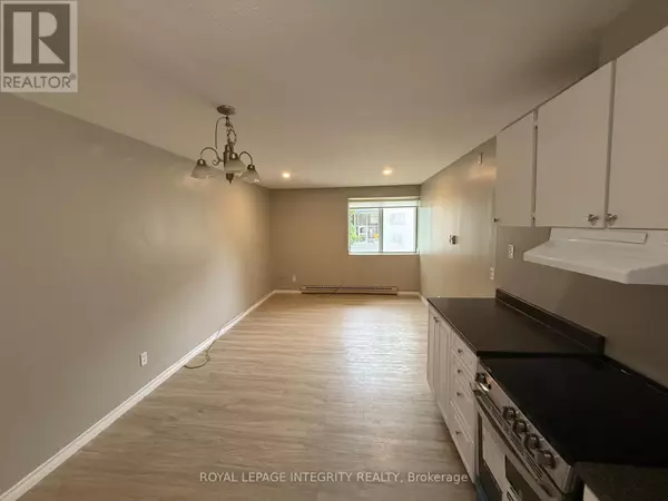 Ottawa, ON K1Z8H4,1435 Morisset AVE ##112