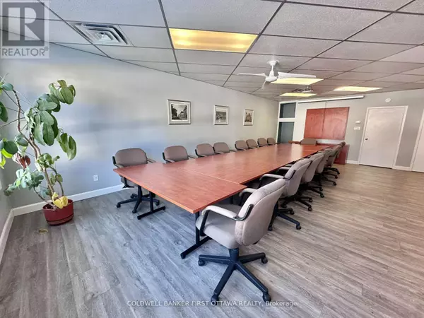 Ottawa, ON K1G4Z4,2285 St Laurent BLVD #B2