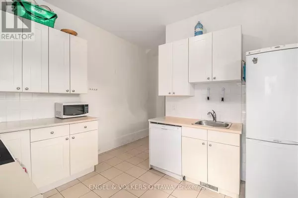 Ottawa, ON K1M1X6,172 Ivy CRES #1