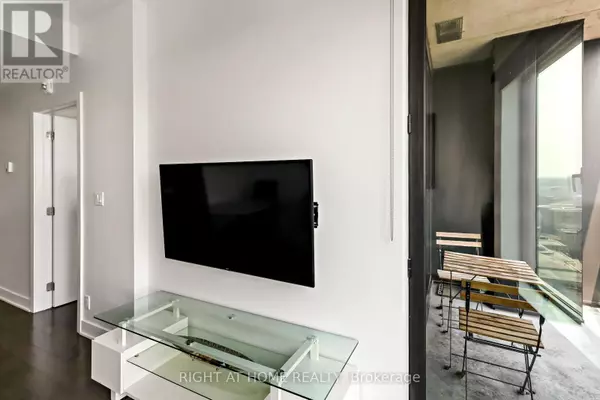 Ottawa, ON K1N0C6,20 Daly AVE #2102