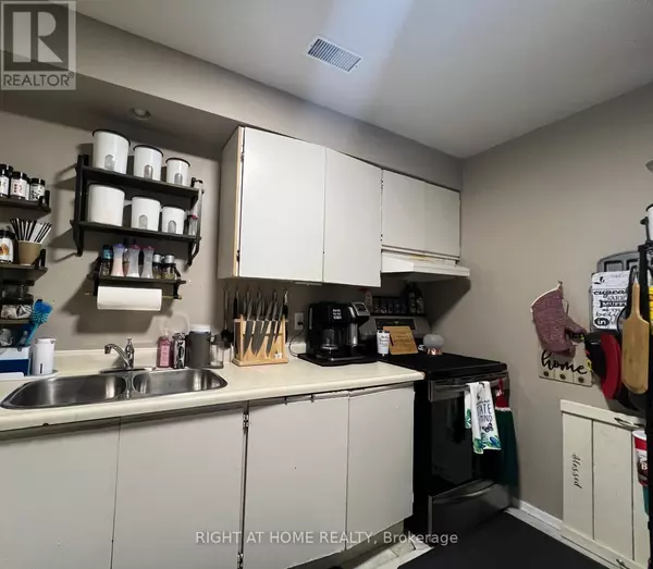 Cambridge, ON N1R6M2,135 Chalmers ST South #81