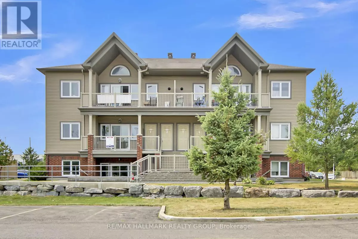 Ottawa, ON K2J5V1,135 Harthill WAY #I
