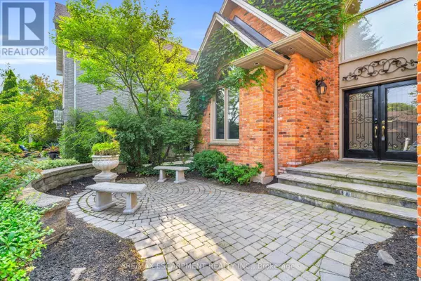 Hamilton (ancaster), ON L9G4T4,484 BUSH DRIVE