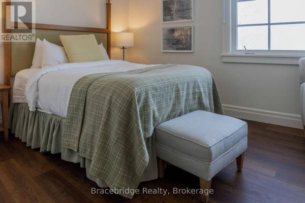 Muskoka Lakes (monck (muskoka Lakes)), ON P1L1W8,1869 Muskoka 118 HWY West #L205-B1