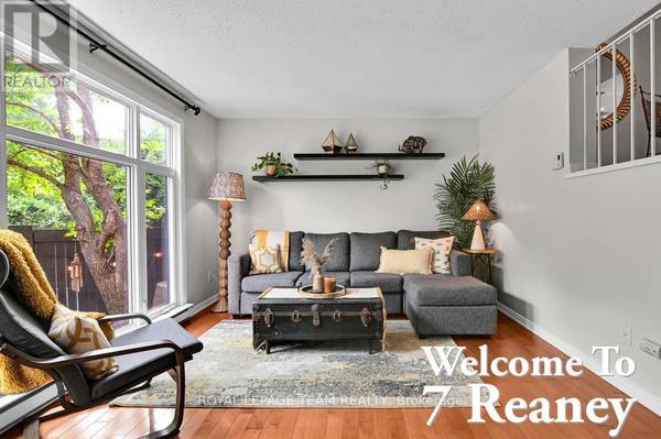 7 REANEY COURT, Ottawa, ON K2K1W7