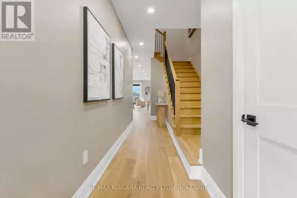 Niagara Falls (forestview), ON L2H0B8,6208 CURLIN CRESCENT
