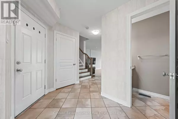 Guelph (pineridge/westminster Woods), ON N1L0C9,40 LAUGHLAND LANE