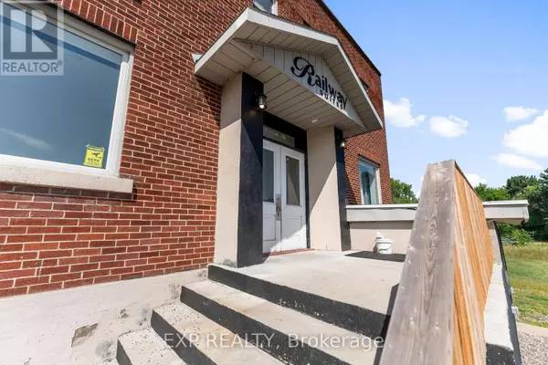 Laurentian Hills, ON K0J1J0,11 ALBERT STREET