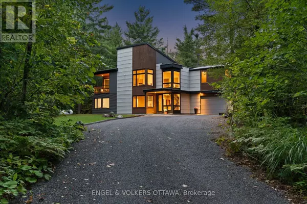 108 EDITH MARGARET PLACE, Ottawa, ON K2W1A8