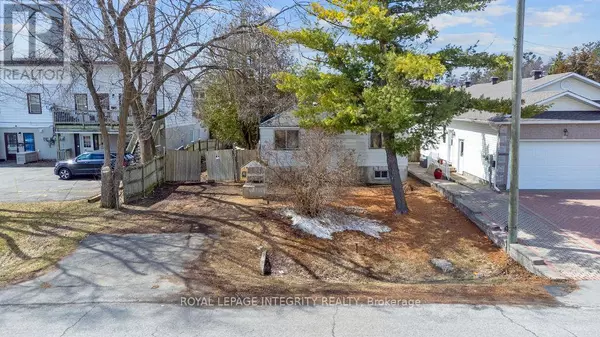 924 BEAUCHAMP AVENUE, Ottawa, ON K1C3A8