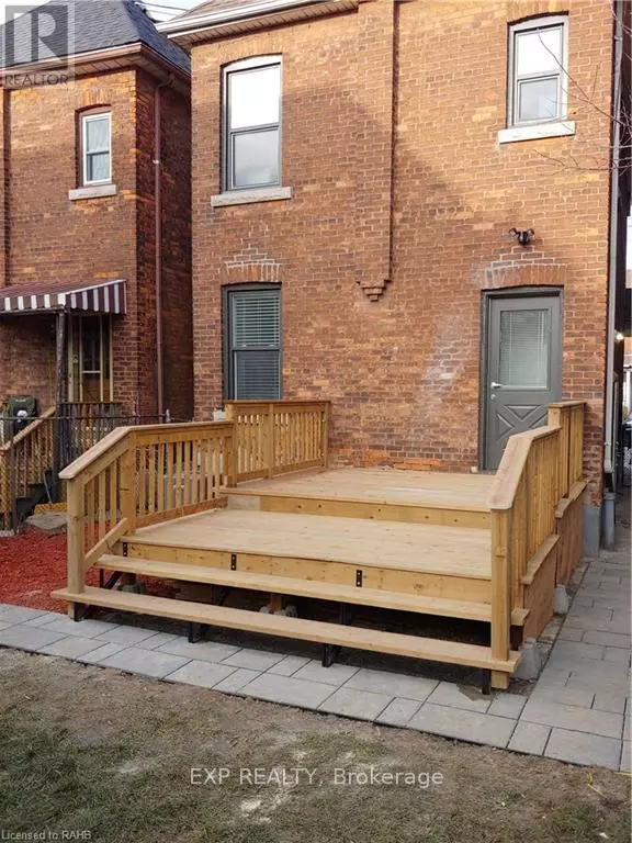 Hamilton (gibson), ON L8L2G9,734 Cannon ST East #2
