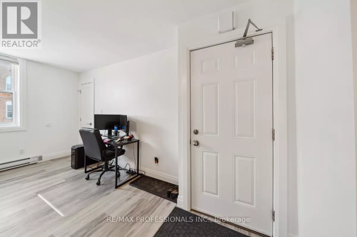 Bracebridge (macaulay), ON P1L1R9,14 Manitoba ST #4