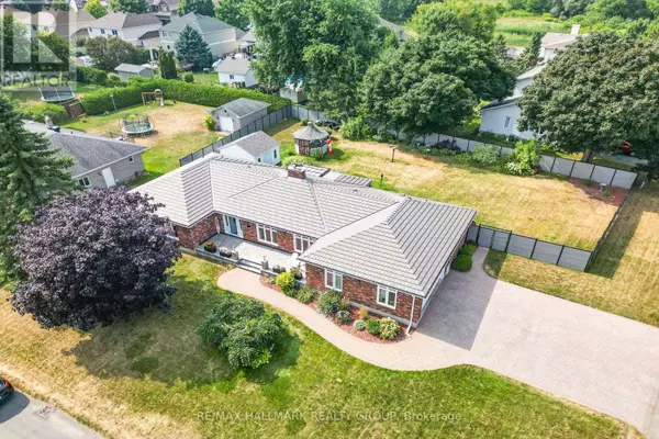 11 LAMADELEINE BOULEVARD, Russell, ON K0A1W0