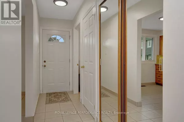 Ottawa, ON K1K1H1,550 Straby AVE #22