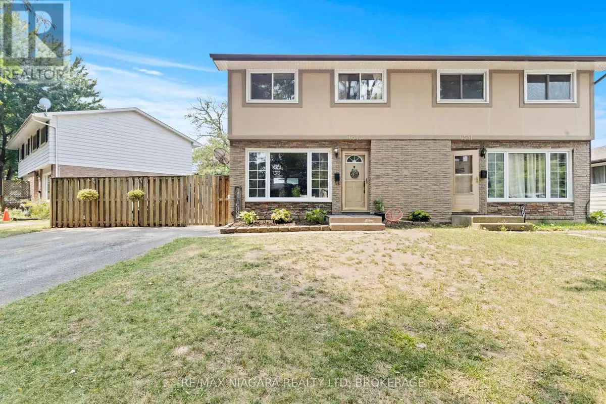 Niagara Falls (west Wood), ON L2H1Z3,6543 HARMONY AVENUE
