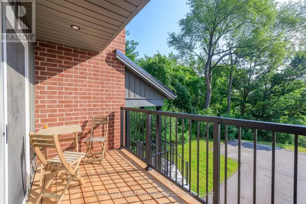 St. Catharines (oakdale), ON L2P2L7,153 B MOFFATT ST #B