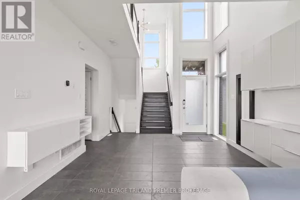 London North (north S), ON N6G5B4,2054 WATEROAK DRIVE