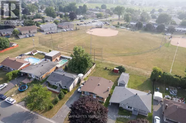 Cornwall, ON K6H5R2,617 FRASER AVENUE