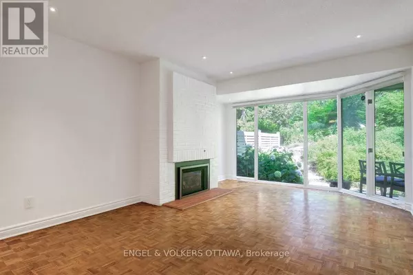 Ottawa, ON K1M2G4,32 BELVEDERE CRESCENT