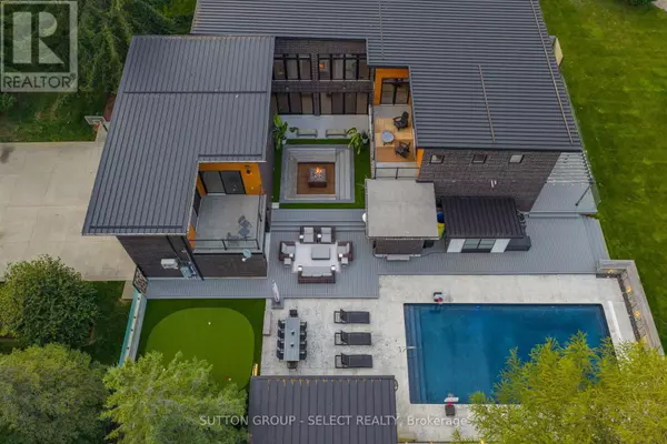 9385 ELVIAGE DRIVE, London South (south K), ON N6K4R8